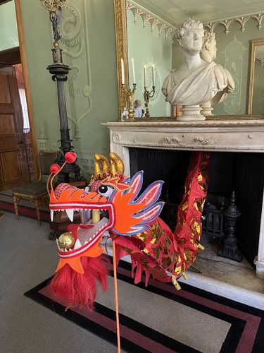 The dragon in the entrance hall, the first dragon we see on the trail
